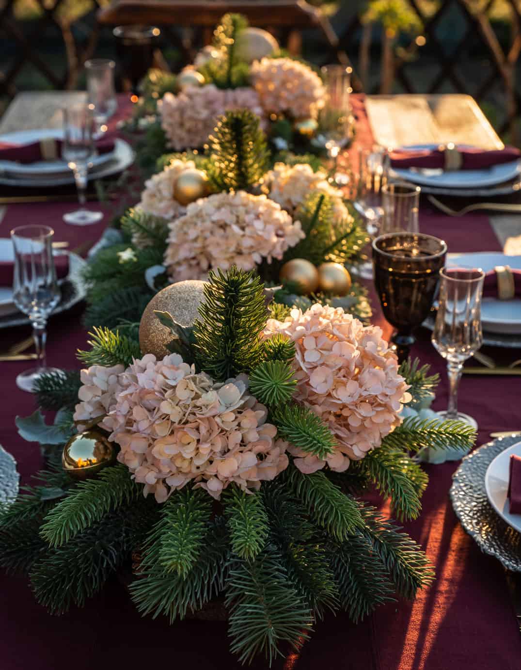 19 Enchanting Centerpiece Creations for Christmas Dinner